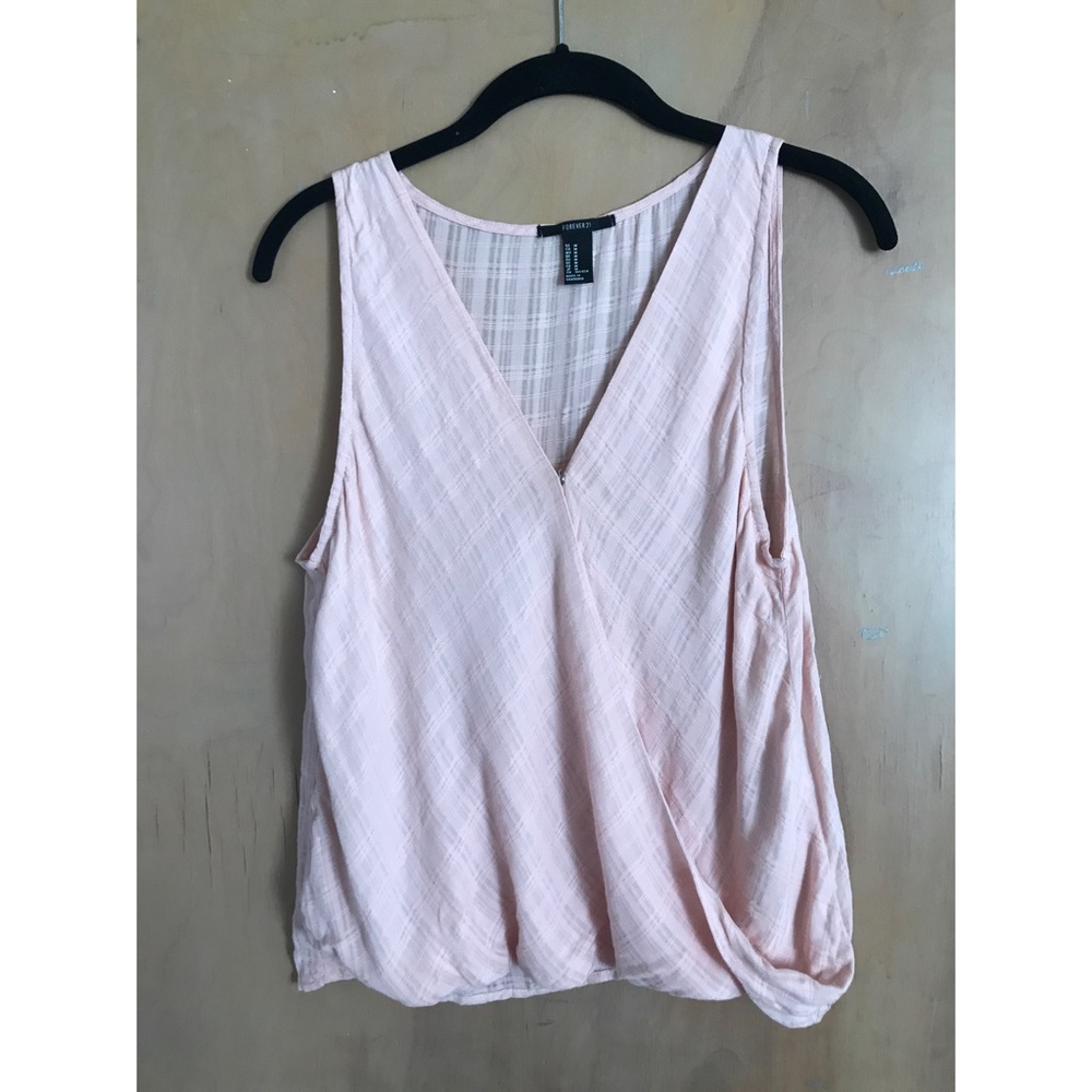 Forever 21 trendy top. Size M.